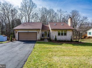 1020 Challedon Rd, Great Falls, VA 22066