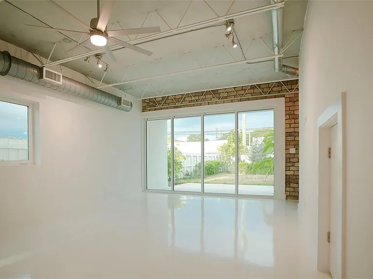 1413 NE 5th Ave #1 — Photo 2