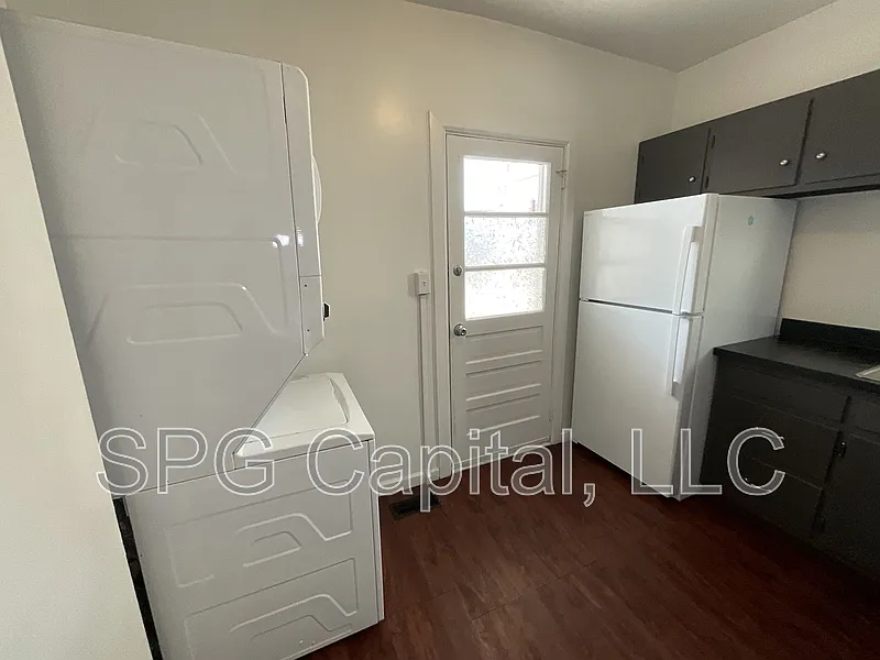 3 bed, 1.0 bath, 936 sqft, $1,325 — Photo 2