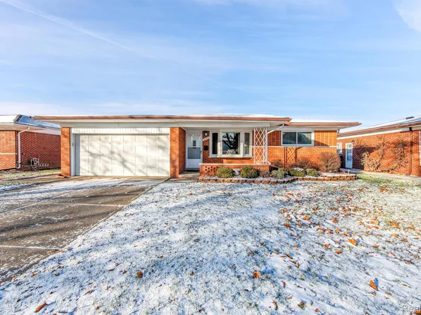 31163 Moceri Cir, Warren, MI 48088