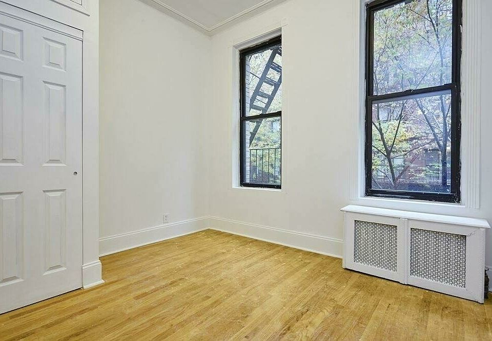 1st image of 176 Thompson St APT 1A