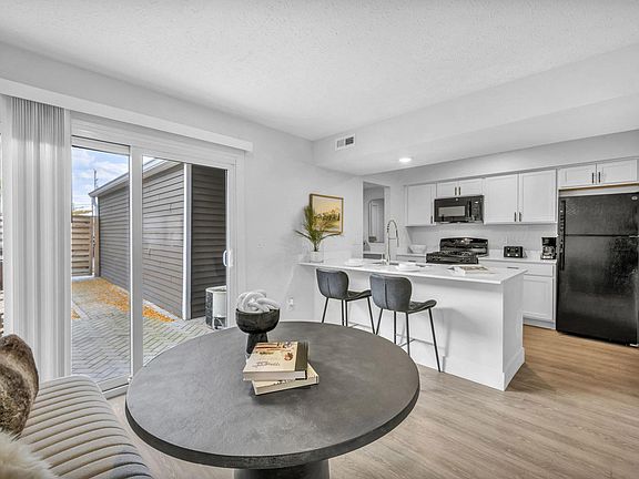 Diamond Townhome - dedicated dining area in for entertaining