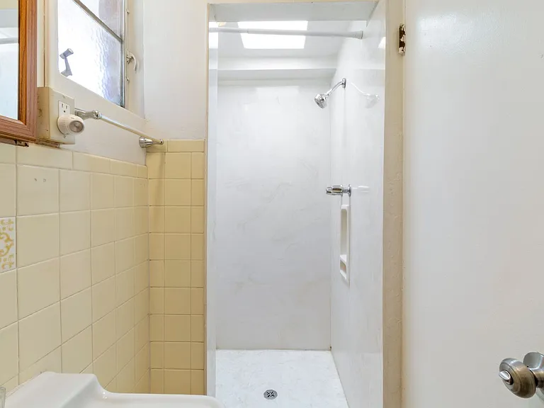 3225 E Patricia St — Photo 7