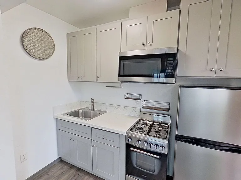 Pedregosa St. - 528 W. — Photo 4