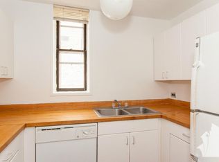 2900 N Broadway St #4SMC, Chicago, IL 60657
