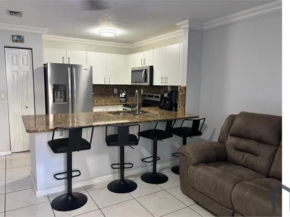 916 Summit Lake Dr, West Palm Beach, FL 33406