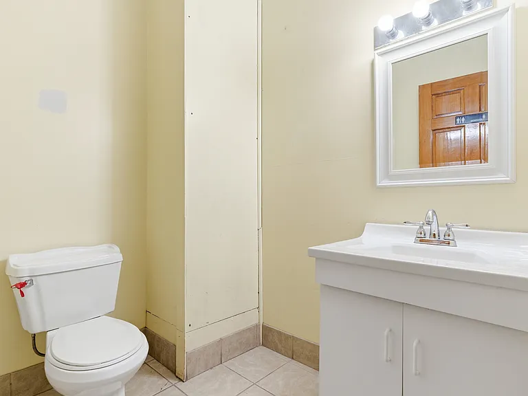 15 Warren St #1 — Photo 7