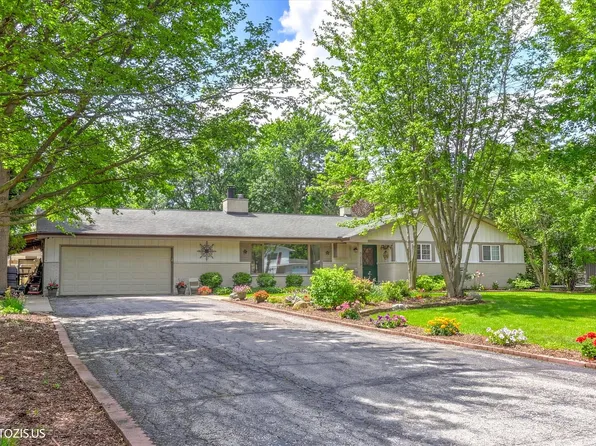 6405 Walkup Ln, Crystal Lake, IL 60012