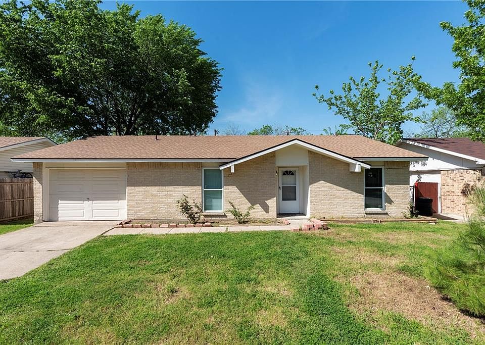 1st image of 914 La Fiesta Dr