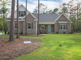 610 Crown Pointe Dr, Hampstead, NC 28443