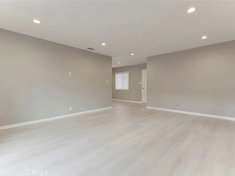 10935 Nassau Ave — Photo 5