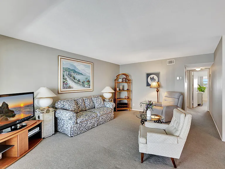 100 Shore Ct #304 — Photo 11