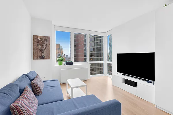 Rented by Cooper & Cooper Real Estate | media 2