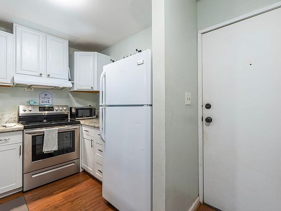 5th image of 15 Kulanihakoi St APT 15B