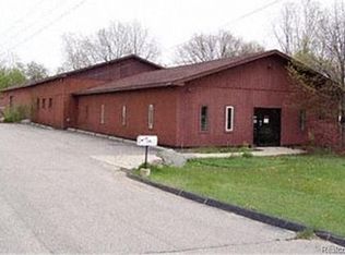 1290 Crescent Lake Rd, Waterford, MI 48327