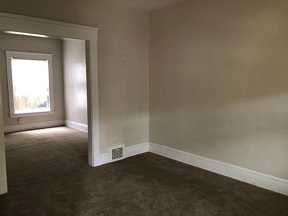 4th image of 3806 Mapledale Ave
