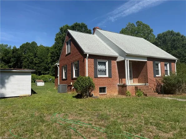8333 Snow Camp Rd, Snow Camp, NC 27349