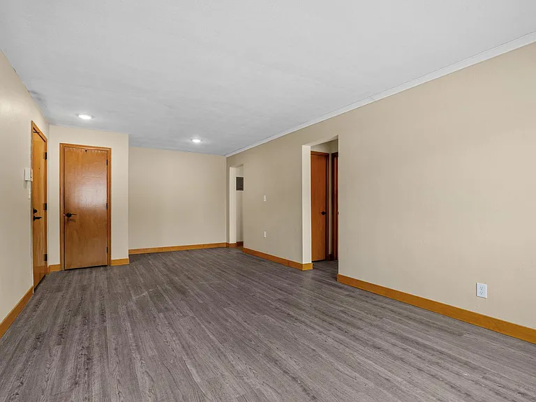 Carousel Flats — Photo 18