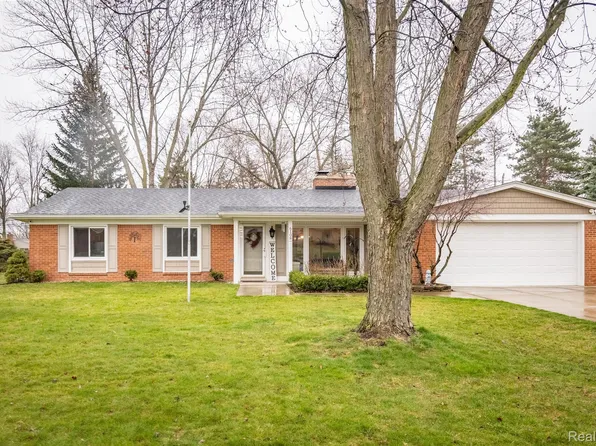 6108 Herbmoor Dr, Troy, MI 48098