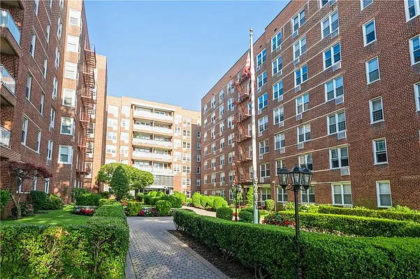 Sold by Remax Edge | media 7