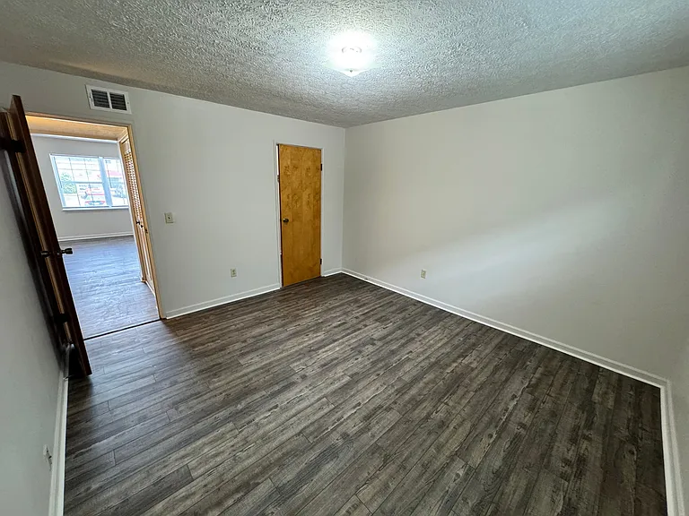 7308 Six Mile Ln — Photo 8