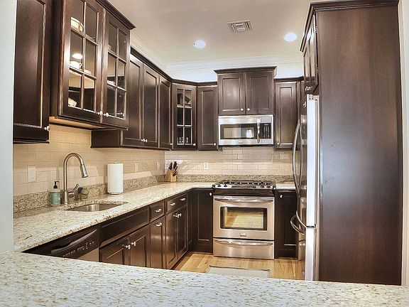 5th image of 2 Stratford Pl