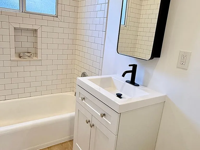 1143 N Formosa Ave — Photo 8