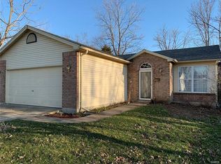 16 E Champ Clark Dr, Bowling Green, MO 63334