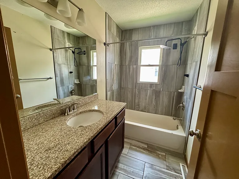 2035 E 20th St #2035 — Photo 7