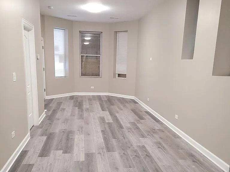 2230 S Sawyer Ave — Photo 2