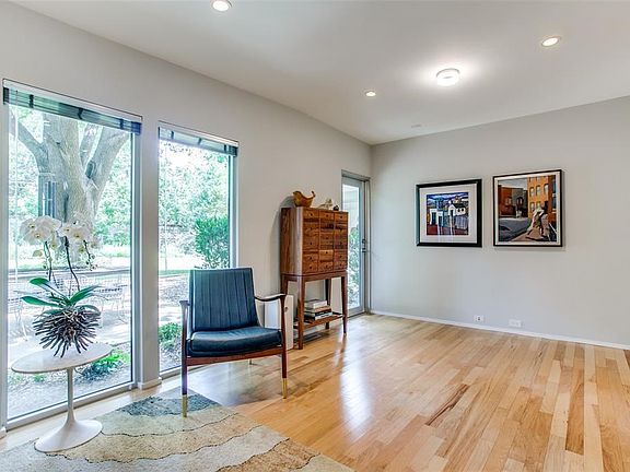 4th image of 10646 Royal Springs Dr