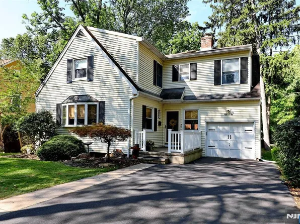 57 Fairview Ave, Park Ridge, NJ 07656