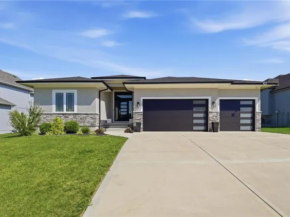 1604 SW 27th St, Lees Summit, MO 64082