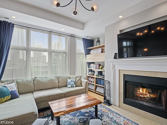 3rd image of 6124 N Broadway Ave #3N
