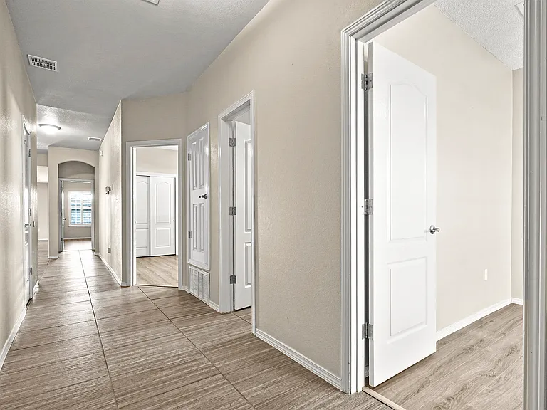 3115 Red Creek Dr — Photo 29