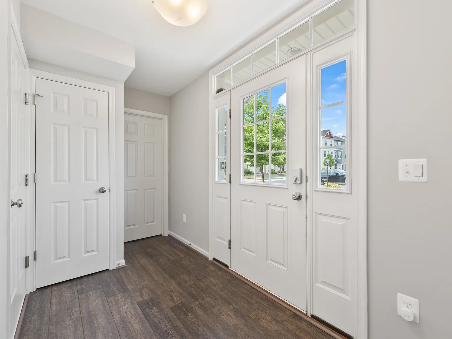 3 bed, 3.5 bath, 2646 sqft, $2,600 — Photo 2