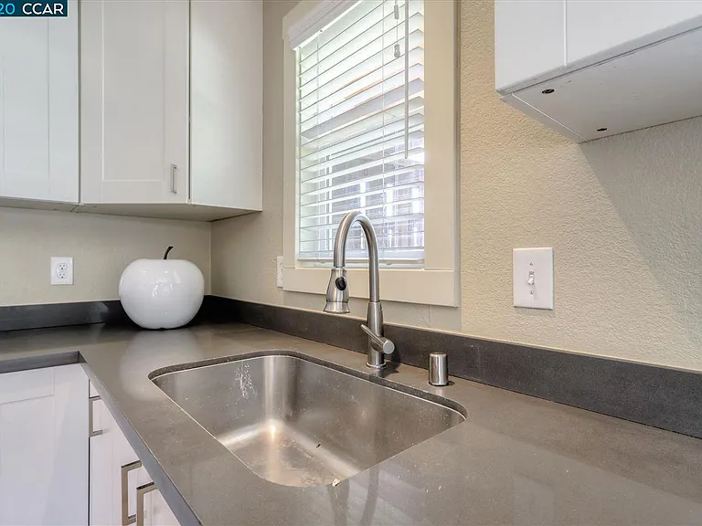 2021 Olivera Rd #D — Photo 7