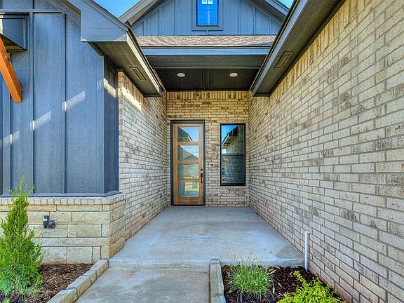 4th image of 9305 SW 44th Ter