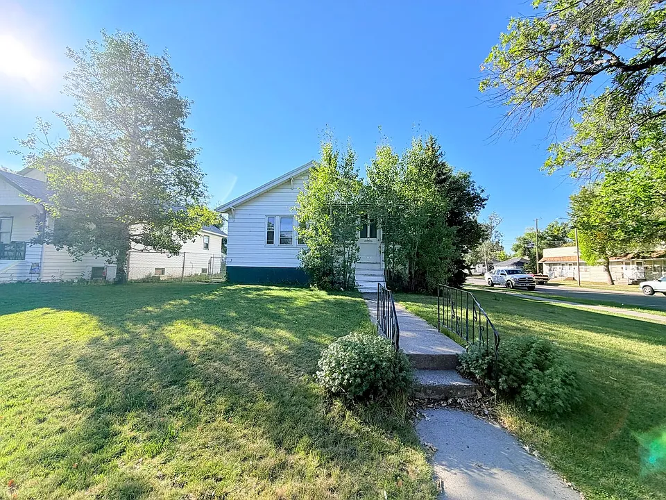 700 4th Ave S