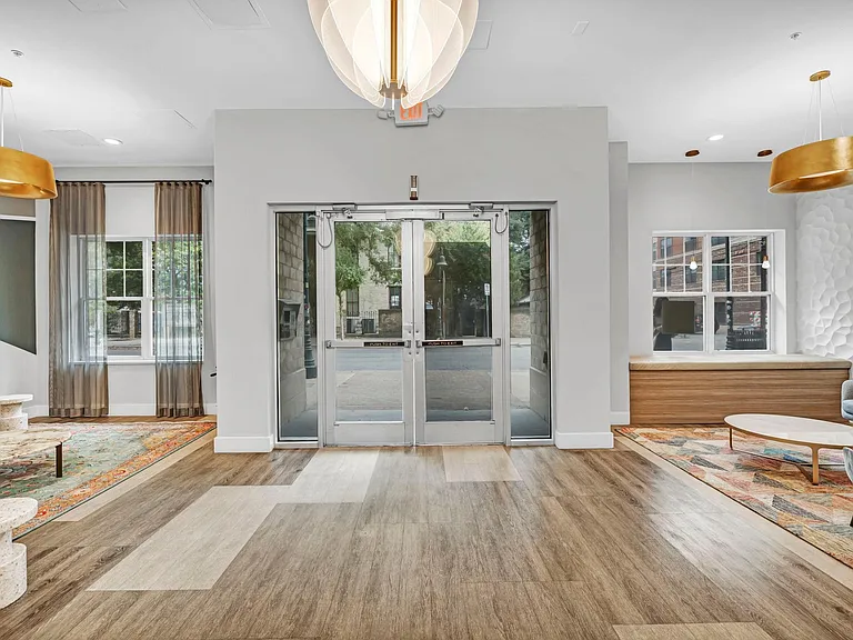 The Quarters Nueces House (Student Housing - Rent by the Bed) — Photo 40