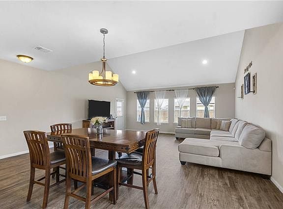 5th image of 407 Camellia Dr