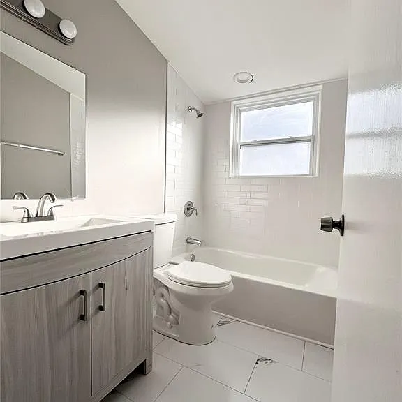 4235 Tholozan Ave #B — Photo 9