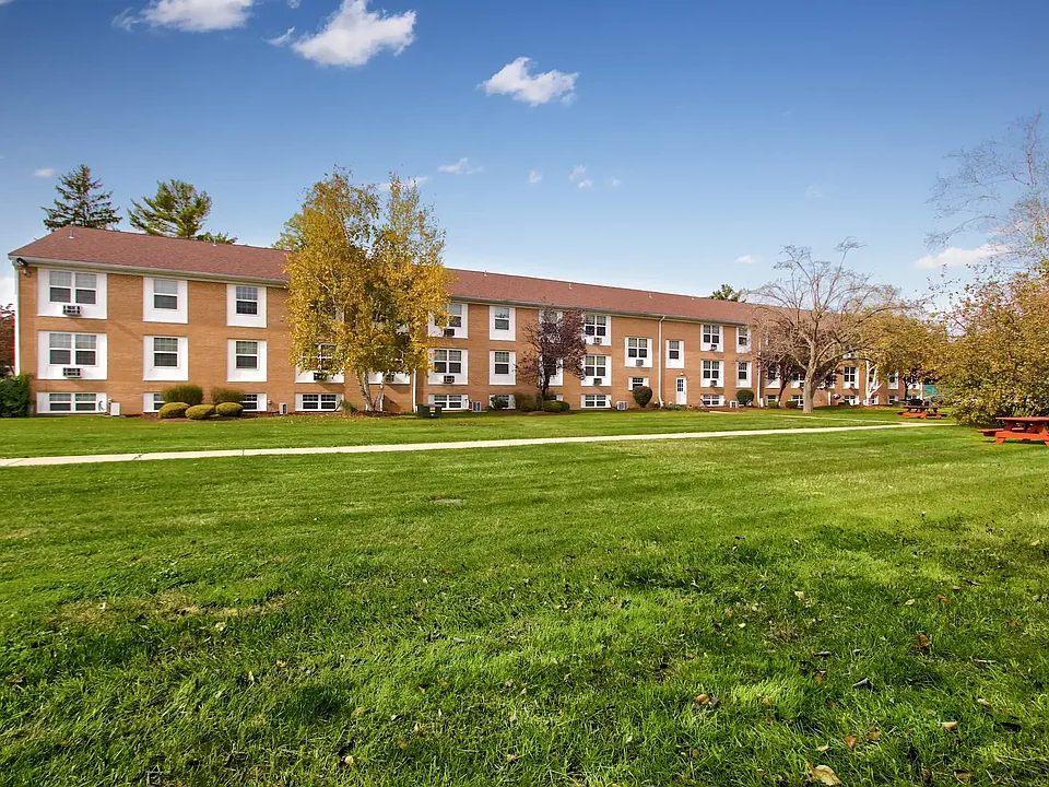 Boulevard Club Apartments