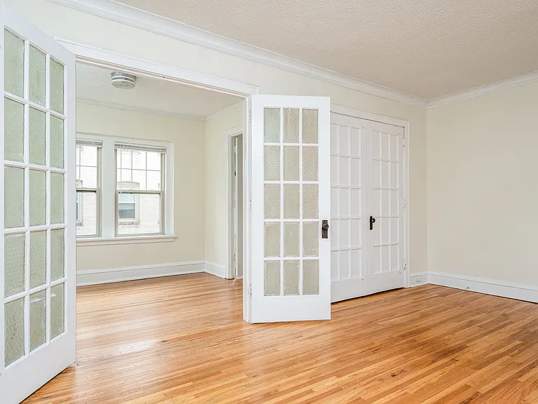 Belmont Apartments — Photo 12