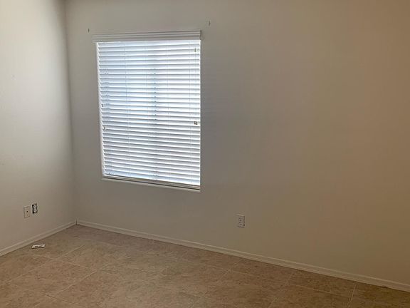5th image of 2622 E Helena Dr