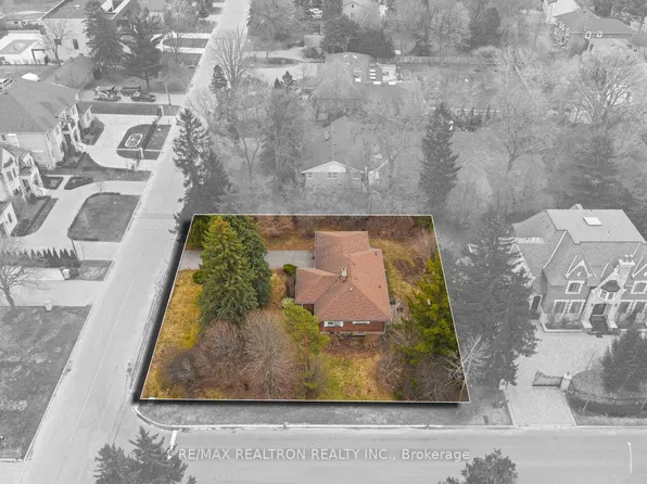 17 Denham Dr, Richmond Hill, ON L4C 6H6