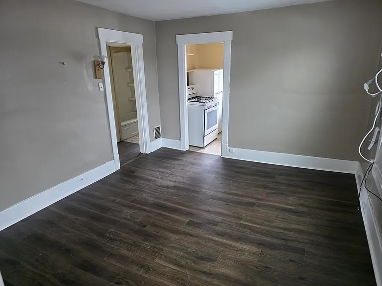 429 S 6th St — Photo 3