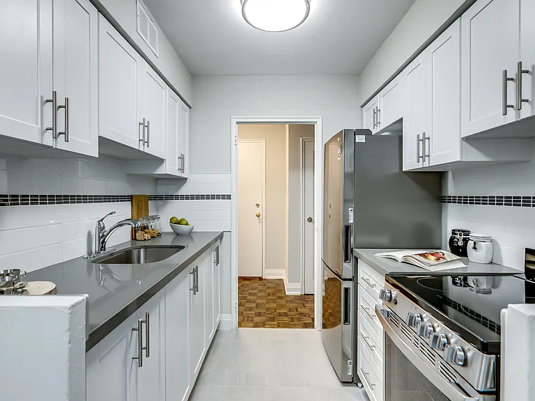 550 Jarvis St — Photo 8