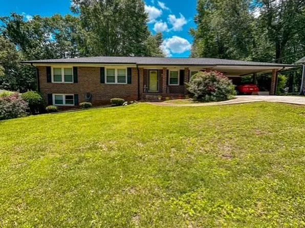 5583 Woodland Dr, Douglasville, GA 30135