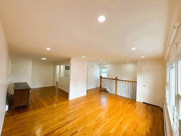 124 Hopkins Avenue image 2 of 27